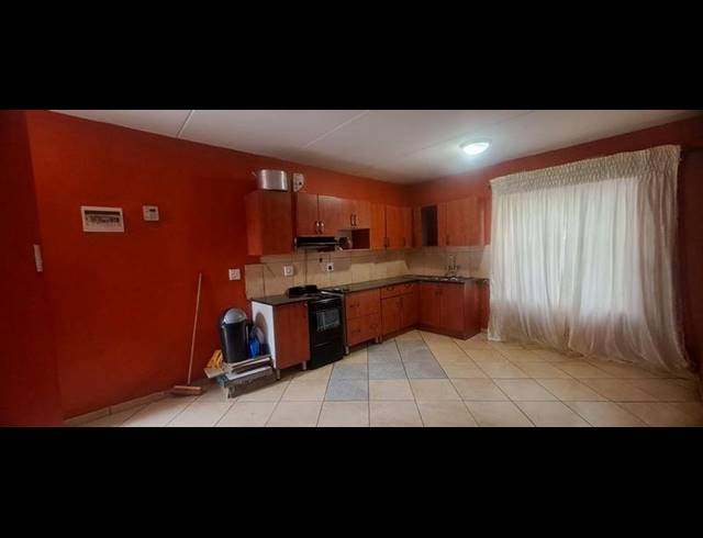 3 BEDROOM APARTMENT FOR SALE IN JABULANI